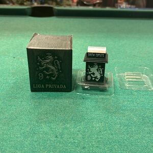 Liga Private cigar rest